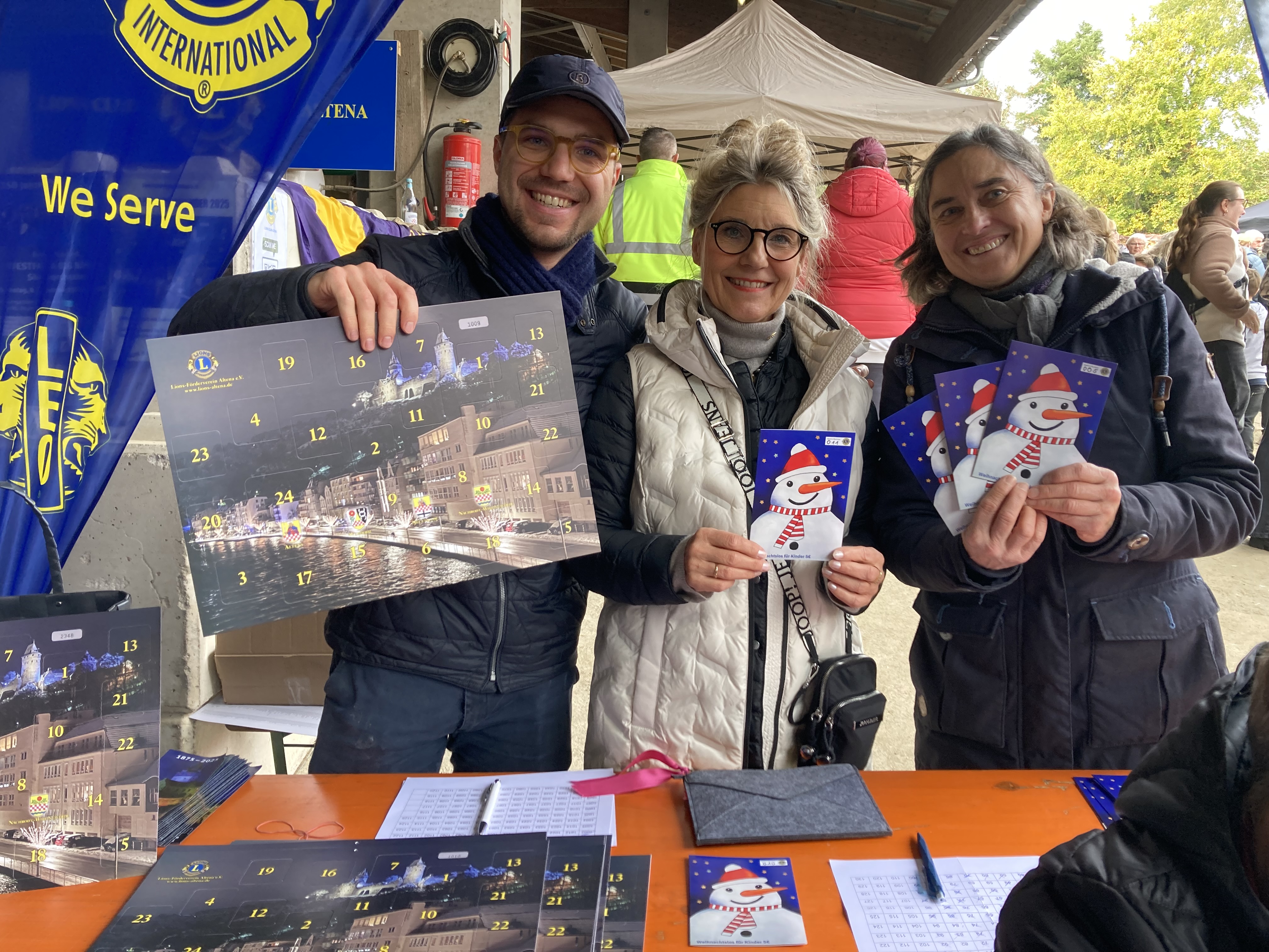 Verkauf der Adventskalender auf dem Apfelfest